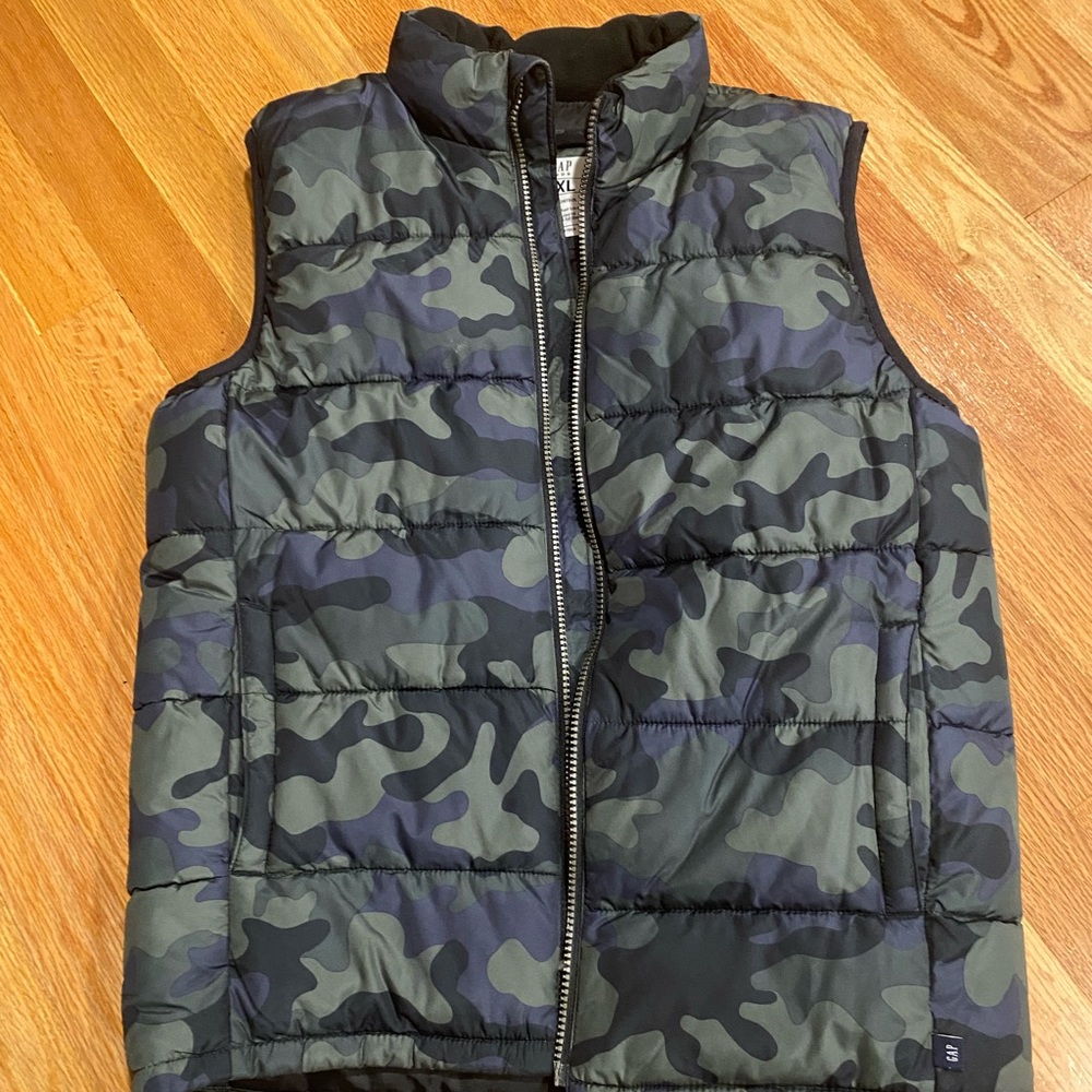 Gap Kids Vest.  Camo.  Boys XXL